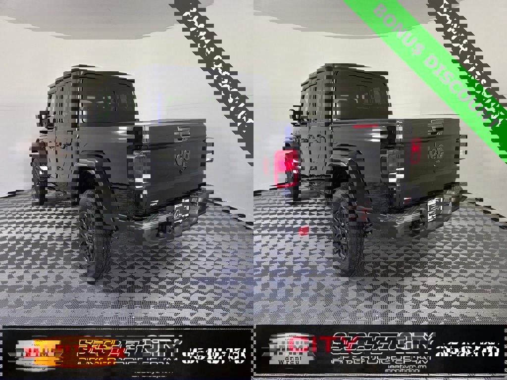 New 2025 Jeep Gladiator Sport image 5