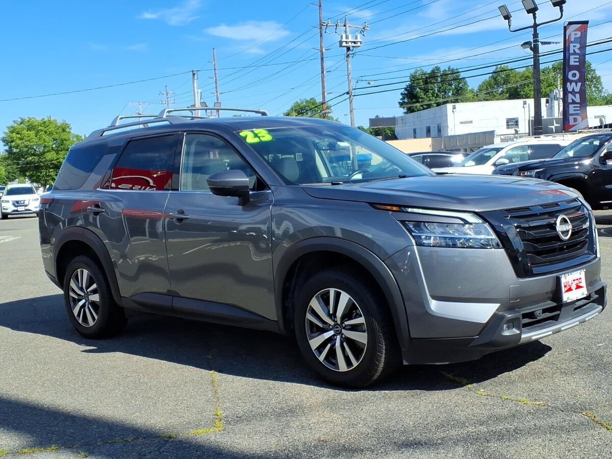 Used 2023 Nissan Pathfinder SL w/ Lighting Package (N92) AWD/4WD image 3