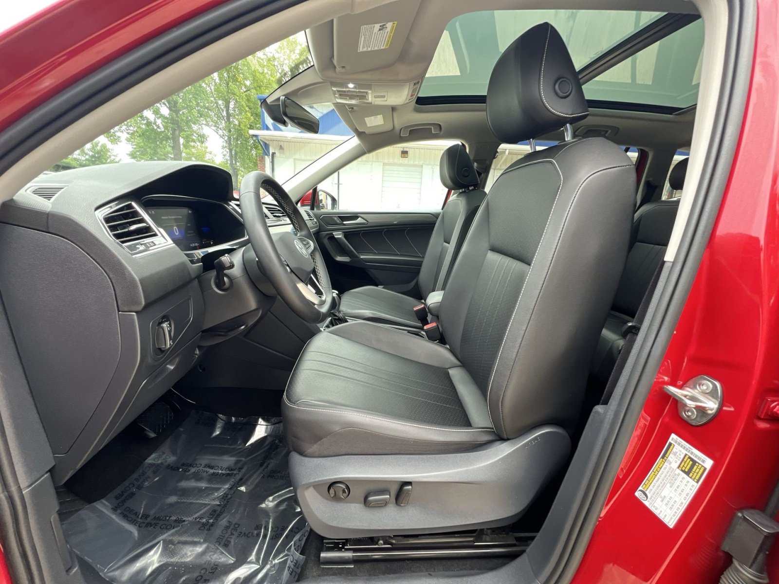 Used 2022 Volkswagen Tiguan SE AWD/4WD image 18