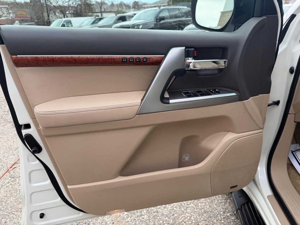 Used 2014 Toyota Land Cruiser AWD/4WD image 12