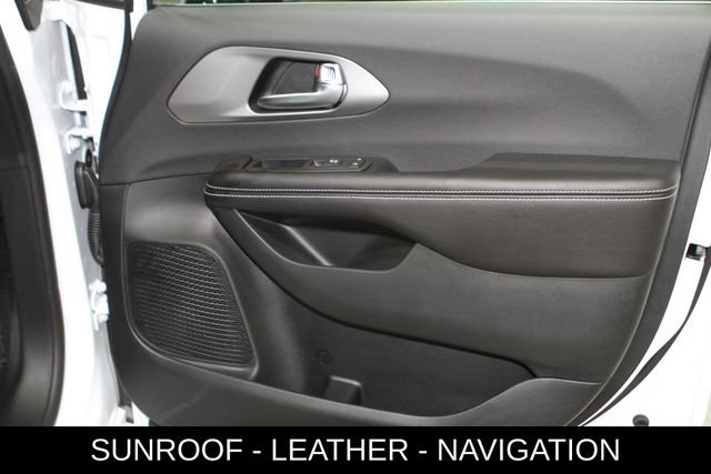 New 2027 Chrysler Pacifica Limited AWD/4WD image 21