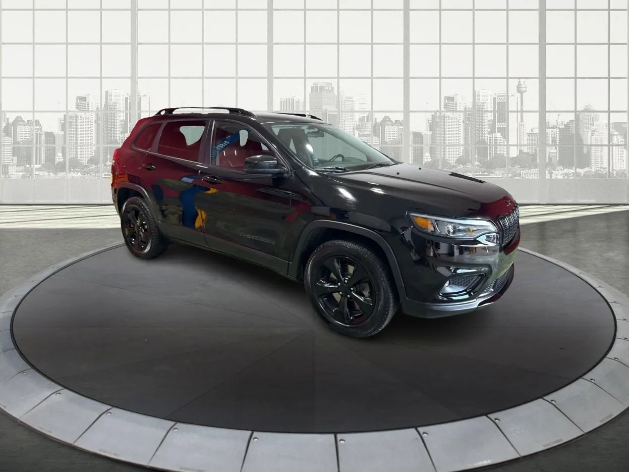 Used 2020 Jeep Cherokee Latitude Plus image 2