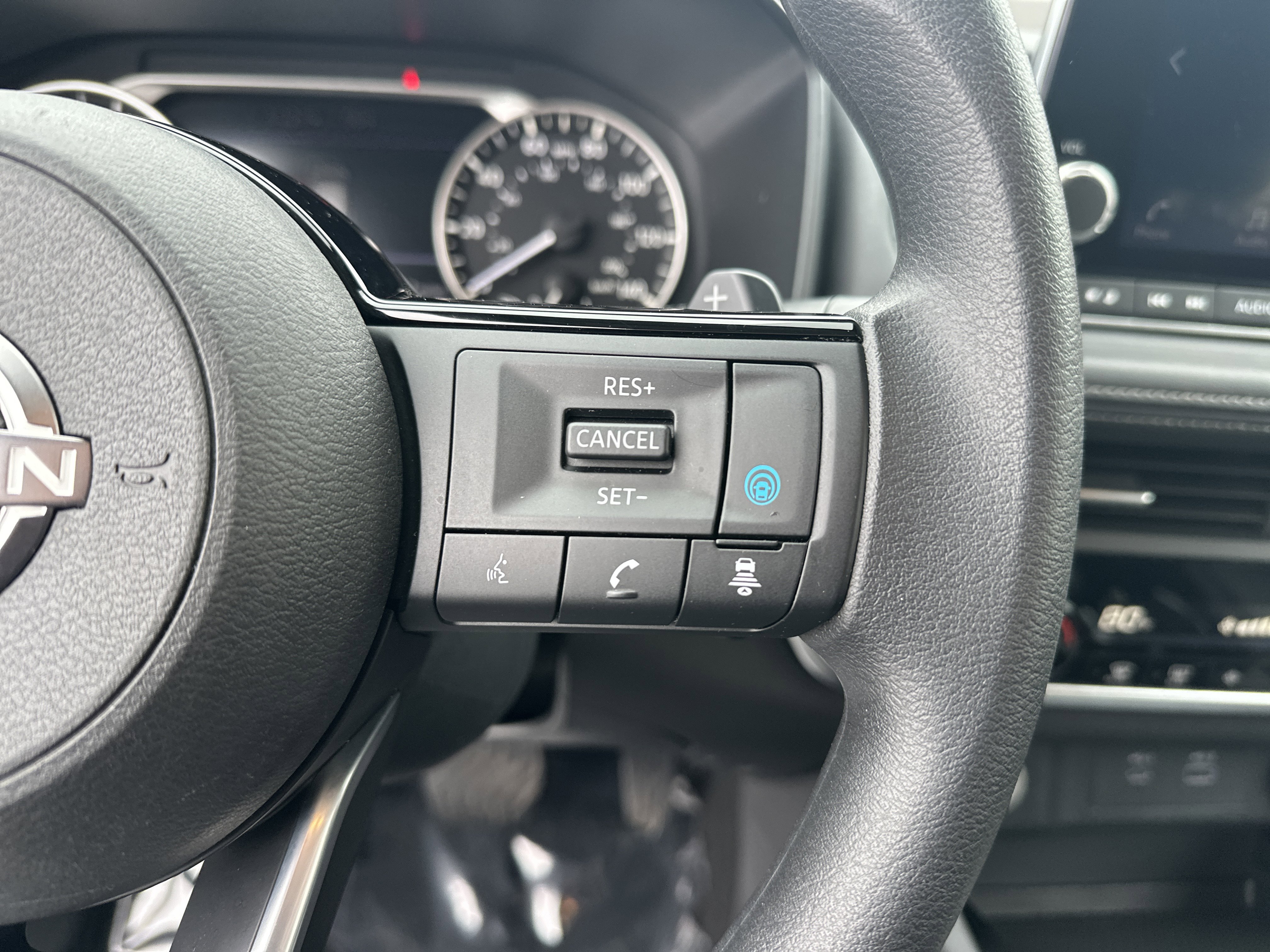 Used 2023 Nissan Rogue SV image 20