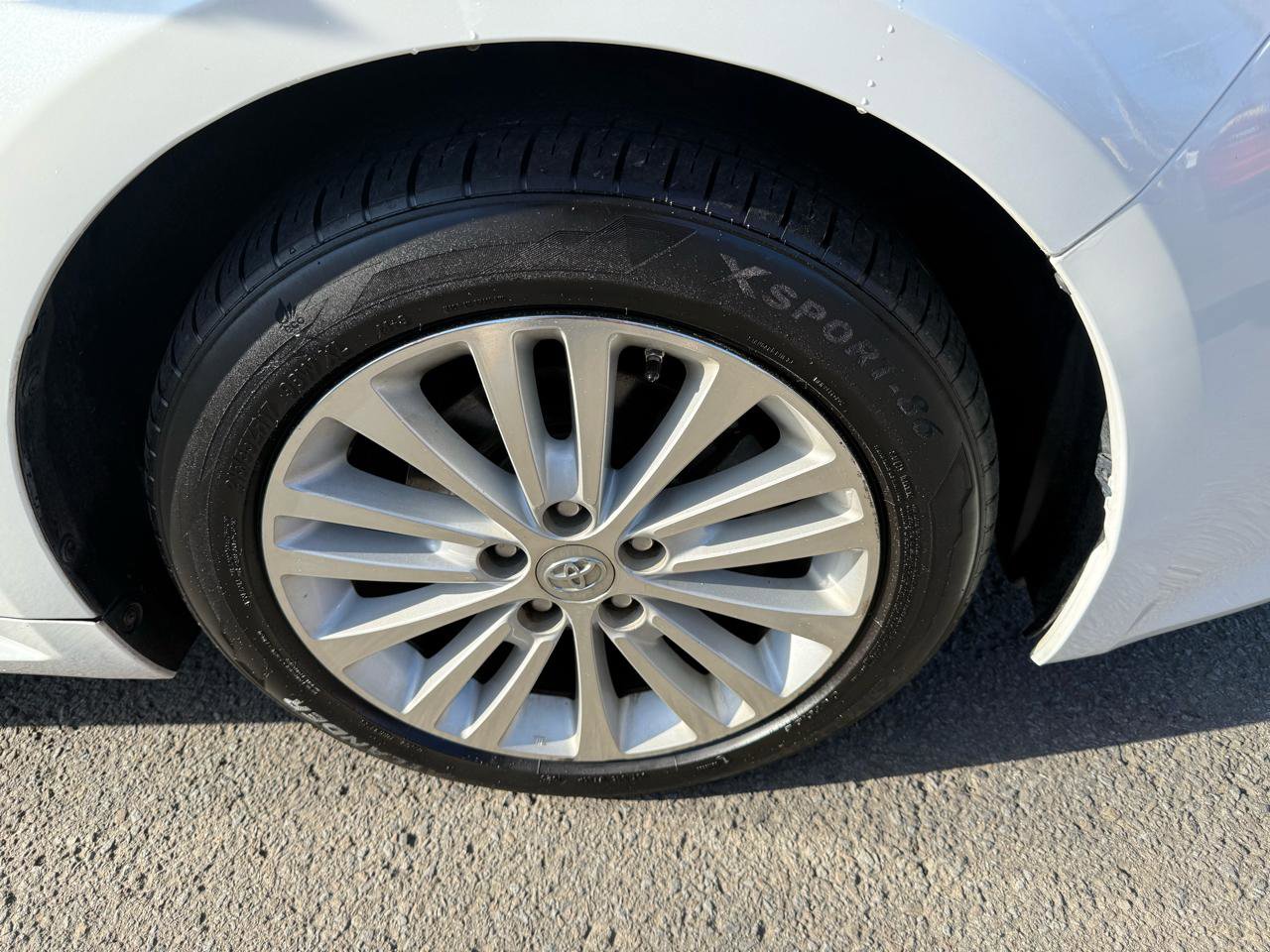 Used 2013 Toyota Avalon Limited image 38