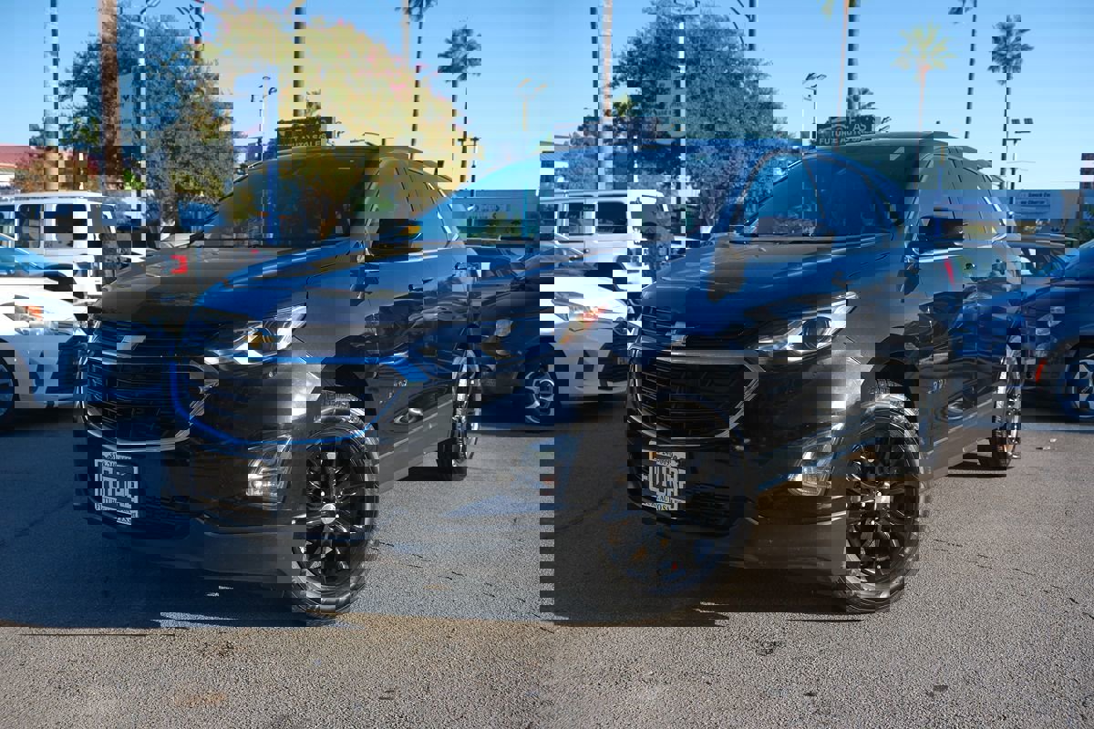 Used 2020 Chevrolet Equinox LT image 1