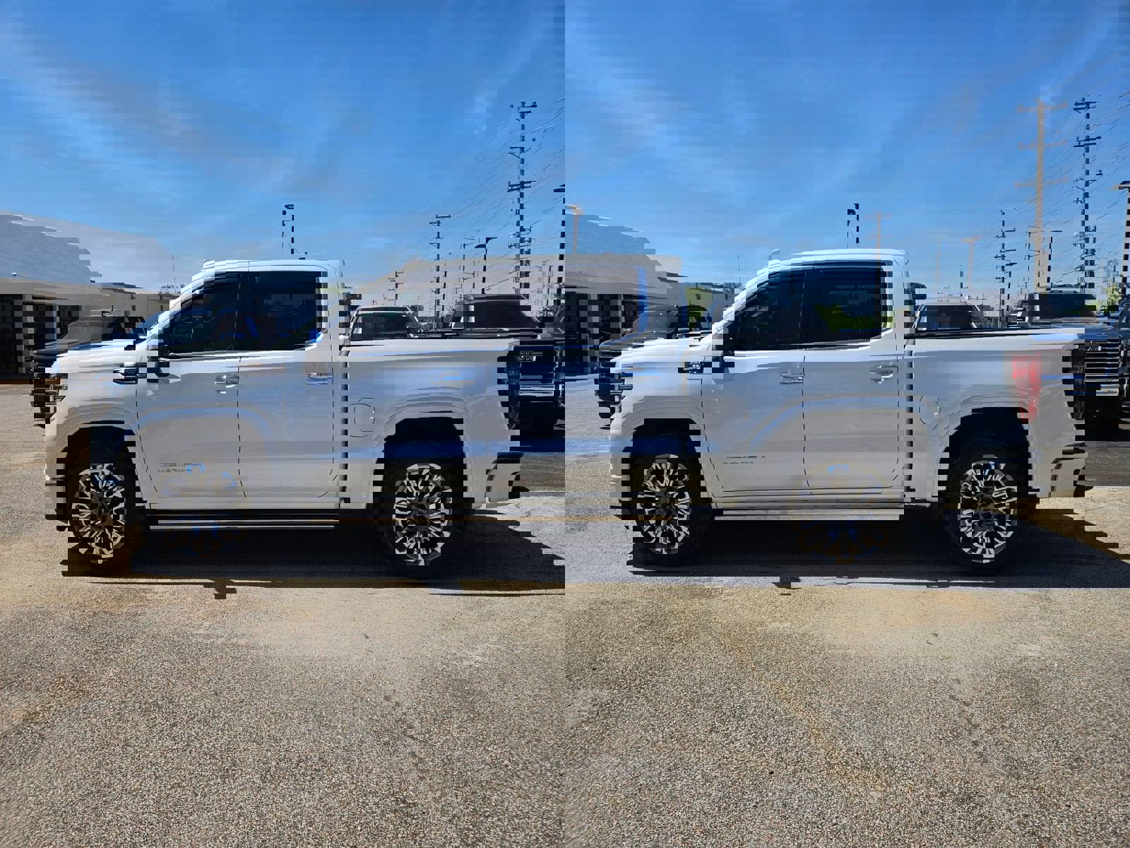 Used 2025 GMC Sierra 1500 Denali Ultimate image 2