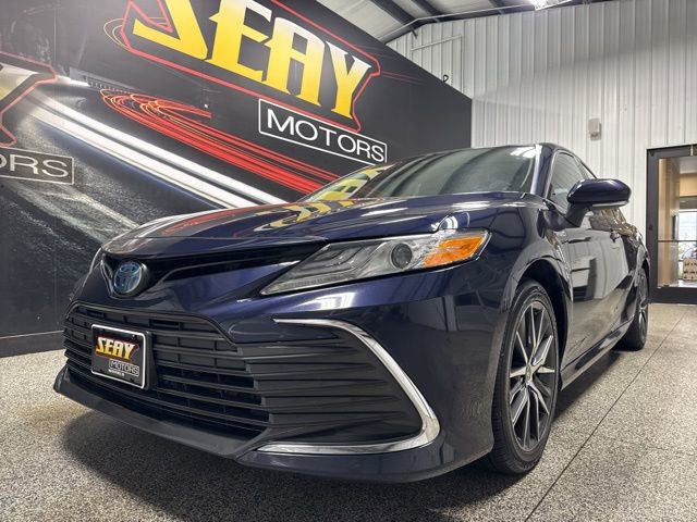 Used 2021 Toyota Camry XLE FWD image 2