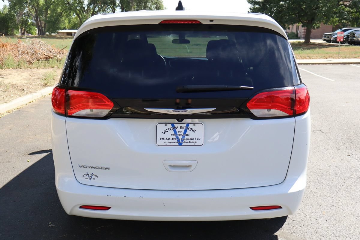 Used 2022 Chrysler Voyager LX FWD image 6