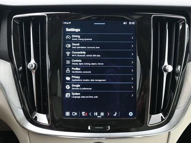 Used 2024 Volvo V60 B5 Cross Country Plus image 15