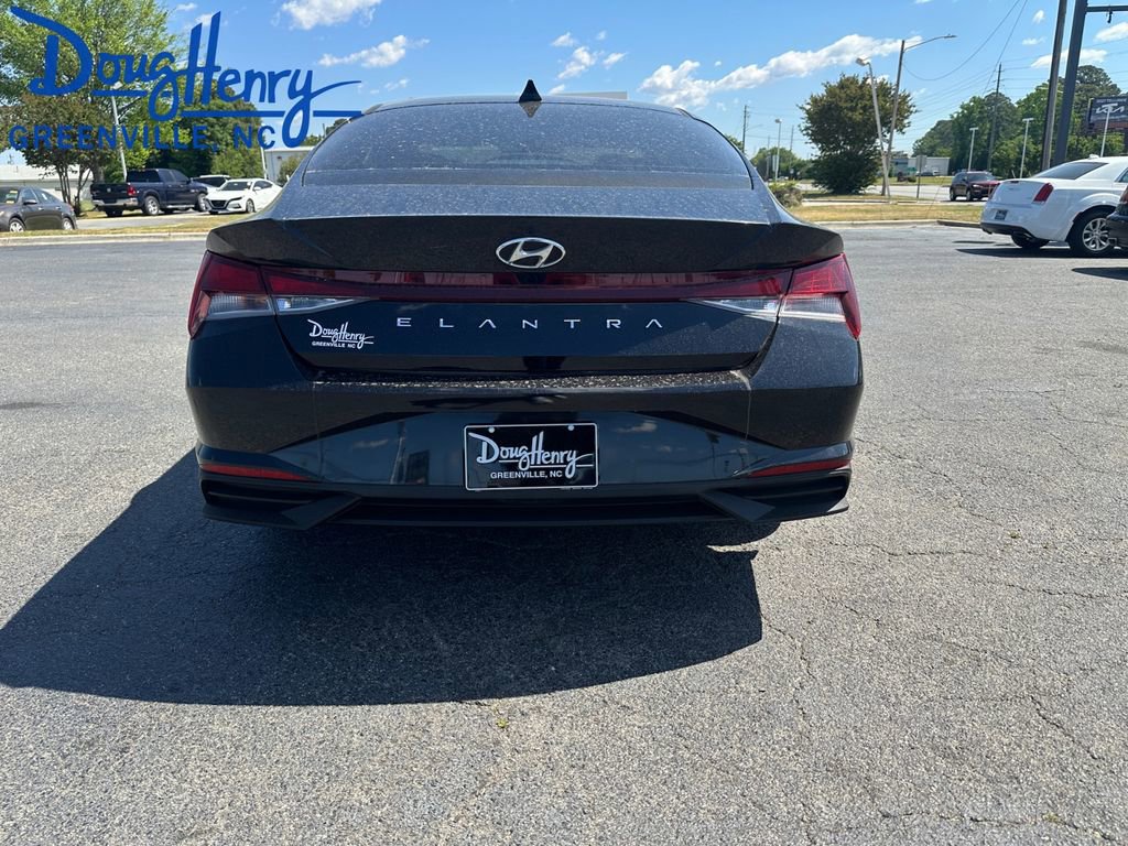 Used 2023 Hyundai Elantra SEL w/ Convenience Package FWD image 11