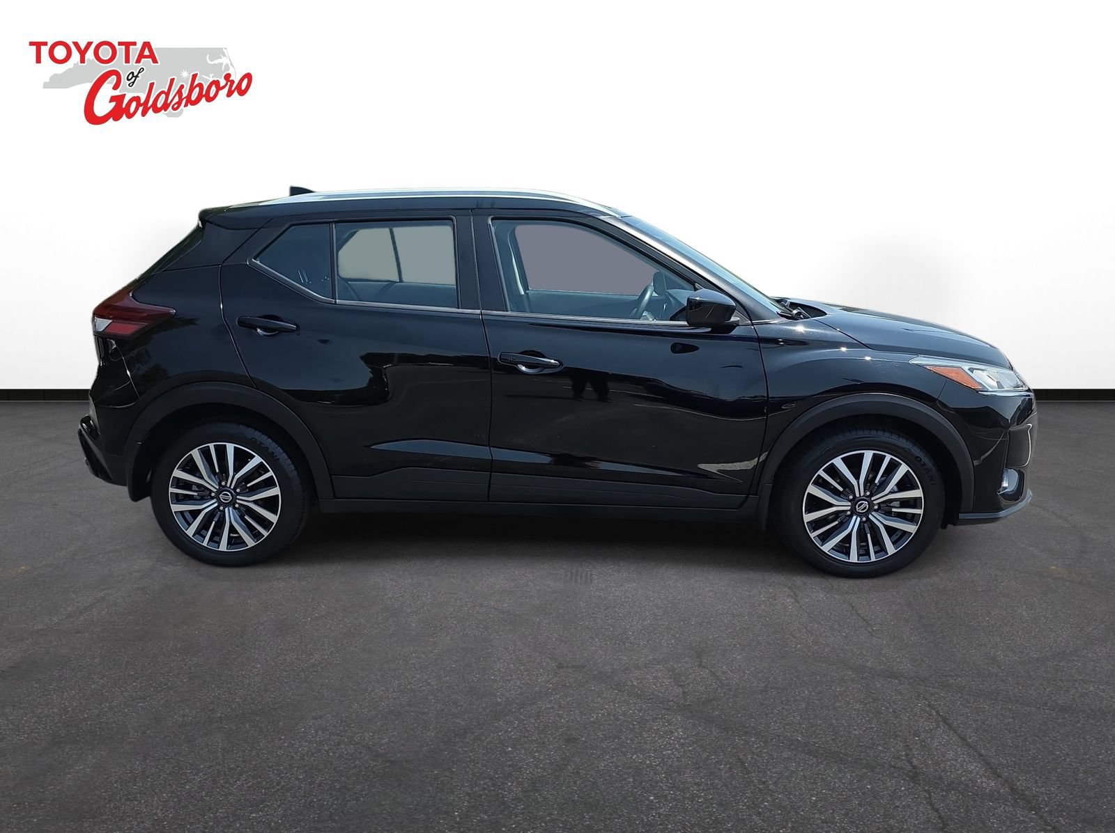 Used 2021 Nissan Kicks SV FWD image 4