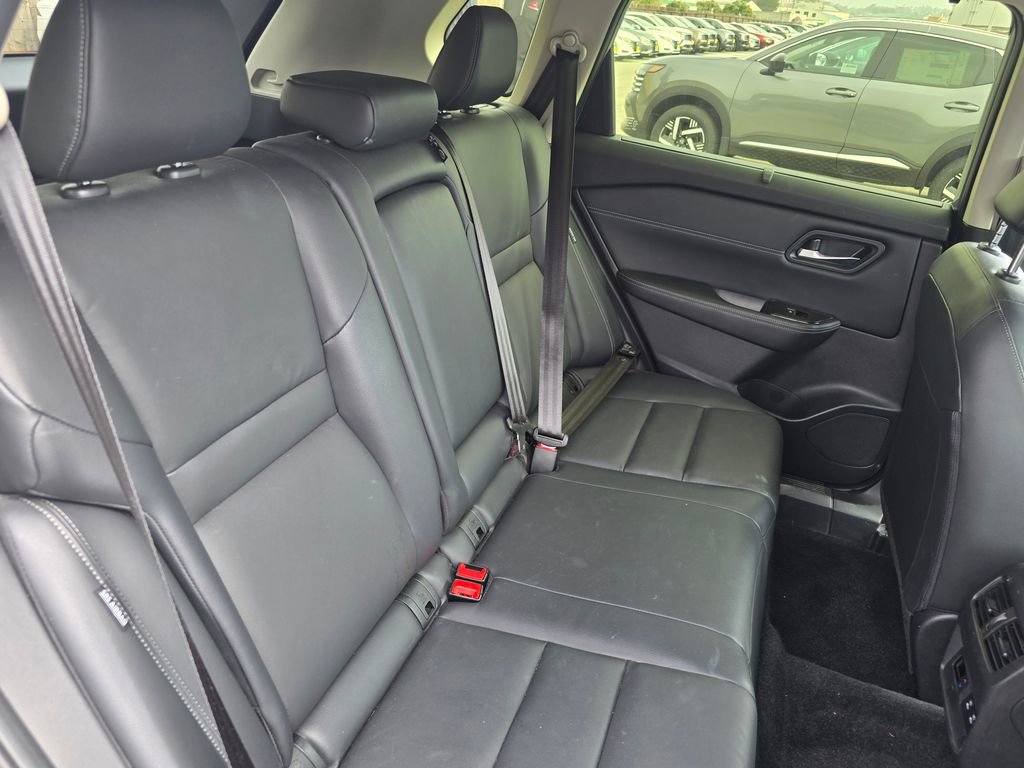 Used 2025 Nissan Rogue SL w/ Tech Package image 13