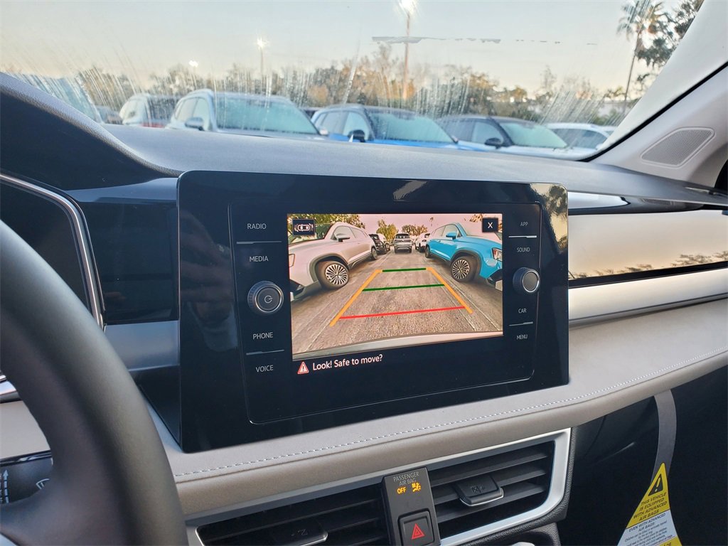 New 2025 Volkswagen Taos SE image 11