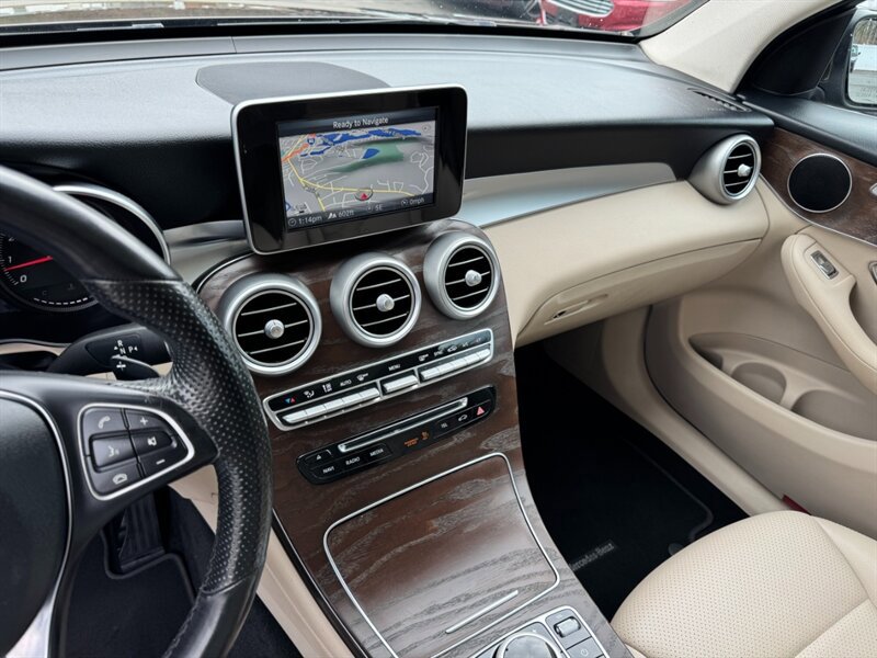 Used 2018 Mercedes-Benz GLC 300 4MATIC w/ Premium Package image 26