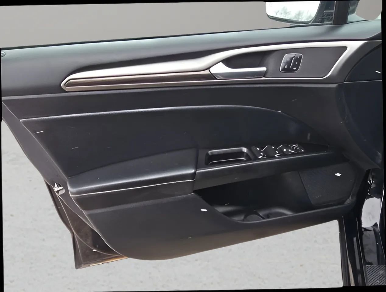 Used 2018 Ford Fusion SE w/ Fusion SE Technology Package image 9