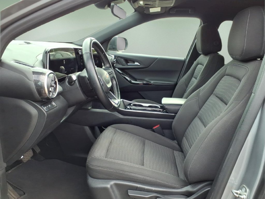 Used 2025 Chevrolet Equinox LT w/ Safety and Technology Package FWD image 15