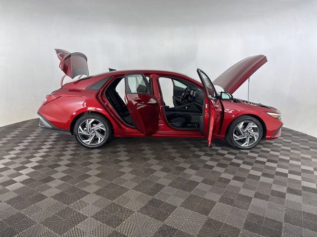 Used 2025 Hyundai Elantra SEL FWD image 18