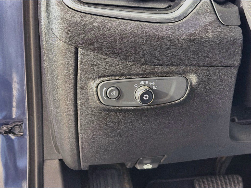 Used 2018 Chevrolet Equinox LT w/ Sun & Infotainment Package FWD image 32