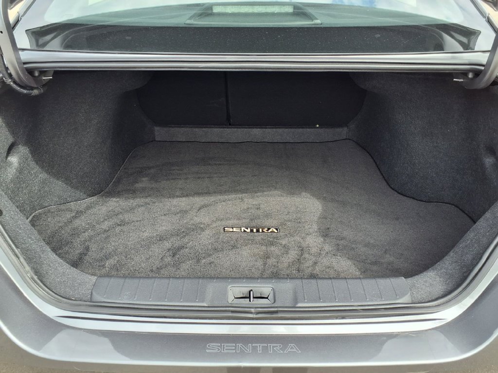 Used 2025 Nissan Sentra SR w/ SR Premium Package FWD image 8