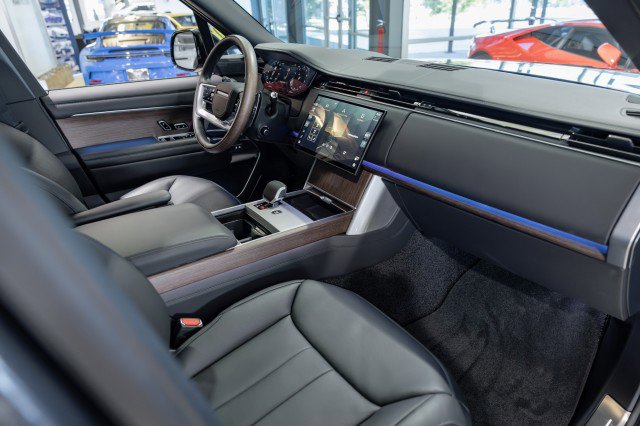 Used 2025 Land Rover Range Rover Autobiography image 44