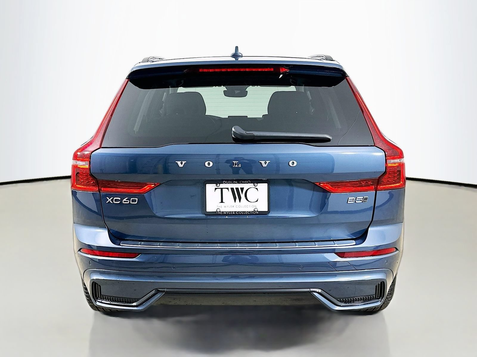 New 2026 Volvo XC60 B5 Plus w/ Protection Package Premier AWD/4WD image 6