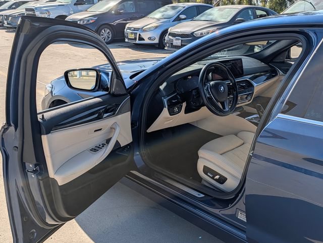 Used 2023 BMW 530e w/ Premium Package RWD image 33