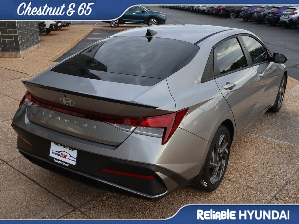 Certified 2025 Hyundai Elantra Sport FWD image 6