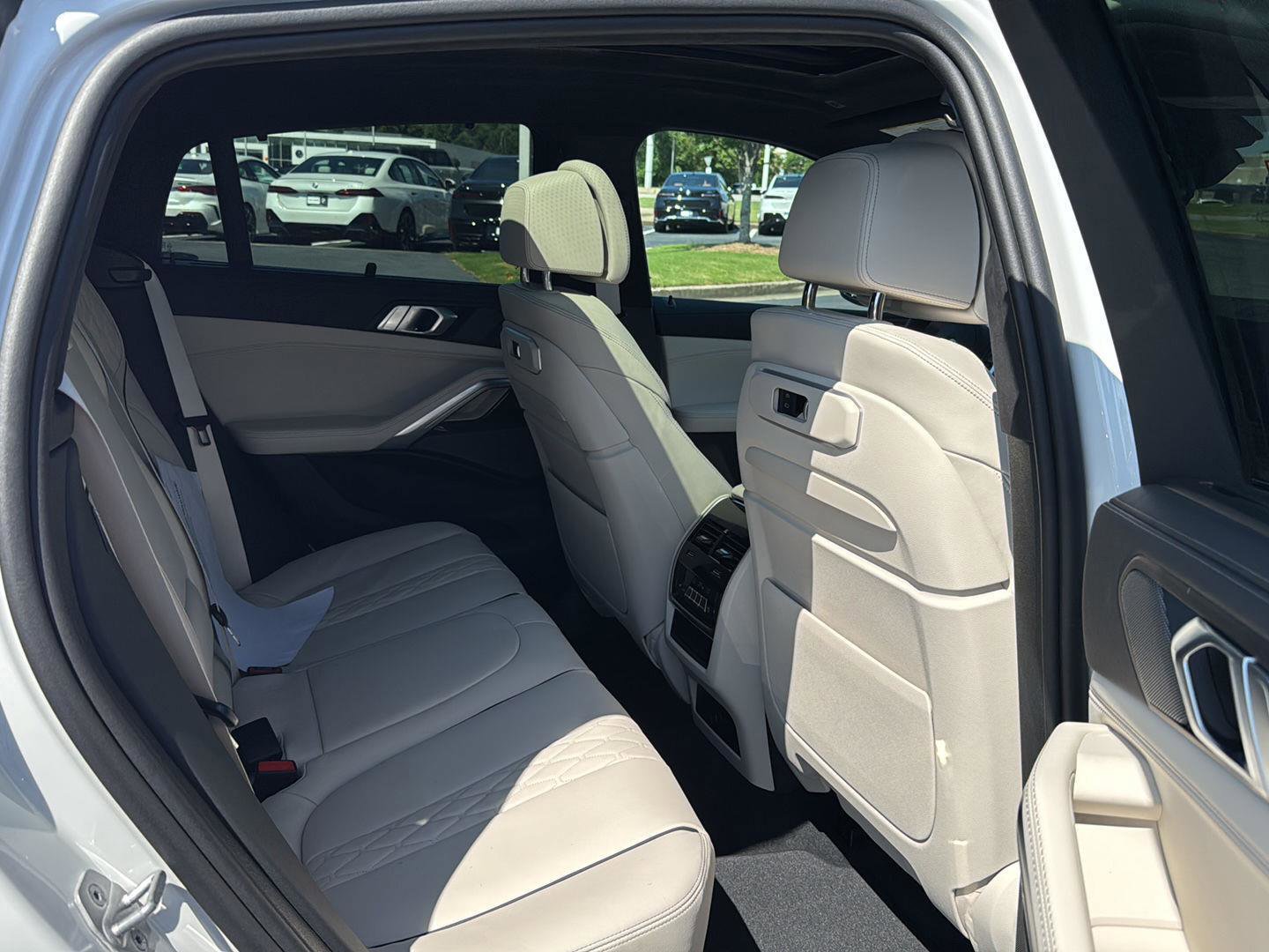 New 2026 BMW X6 xDrive40i w/ Executive Package image 11