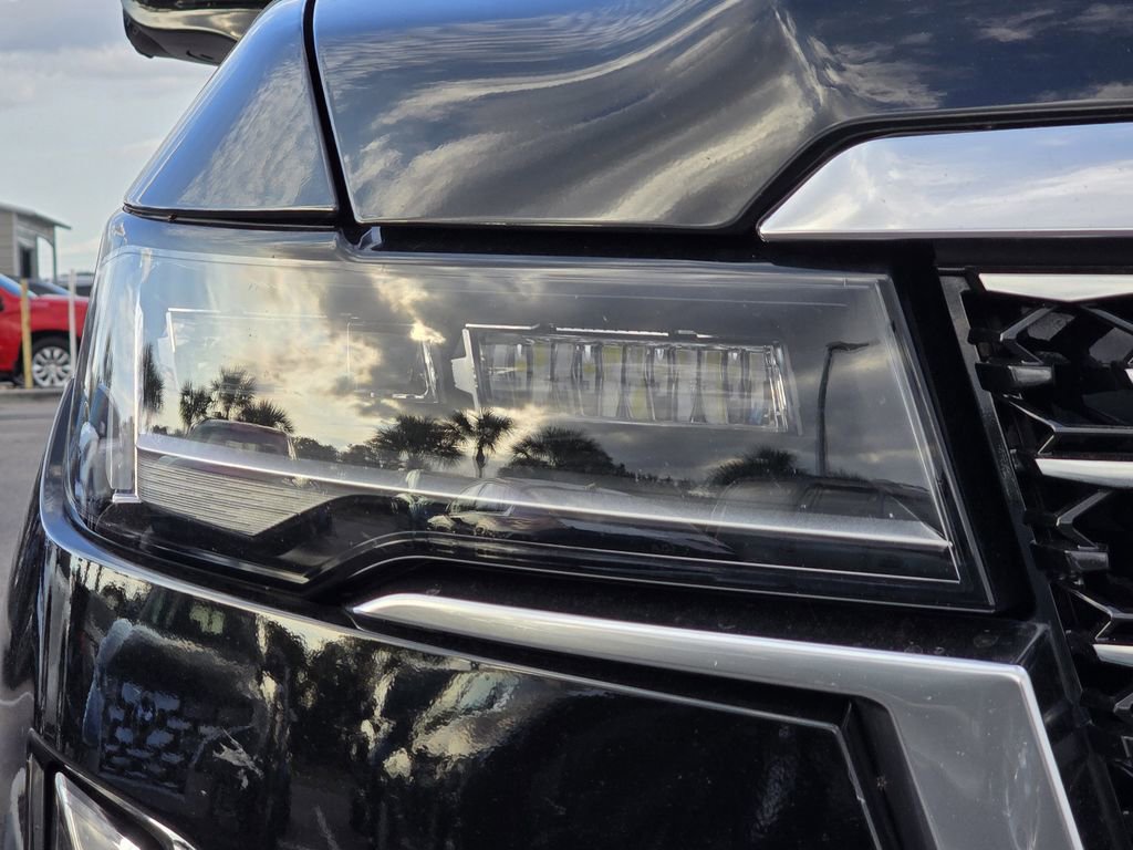 Used 2022 Cadillac Escalade ESV Premium Luxury image 11