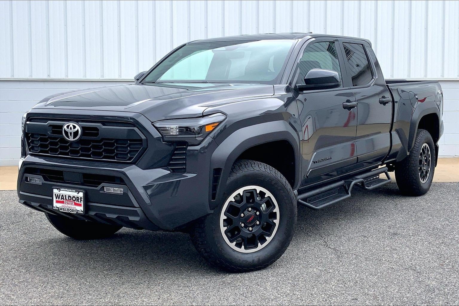 Used 2025 Toyota Tacoma TRD Off-Road AWD/4WD image 2