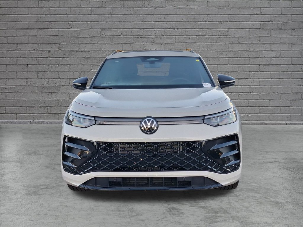 New 2026 Volkswagen Tiguan SE R-Line FWD image 2