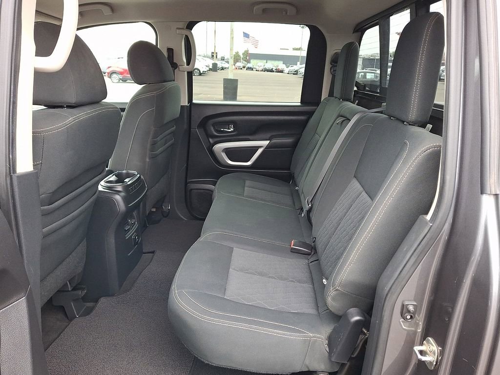 Used 2017 Nissan Titan SV image 10