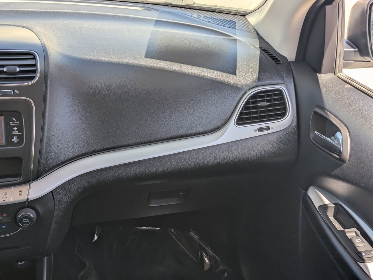 Used 2020 Dodge Journey SE w/ SE Popular Equipment Group image 15