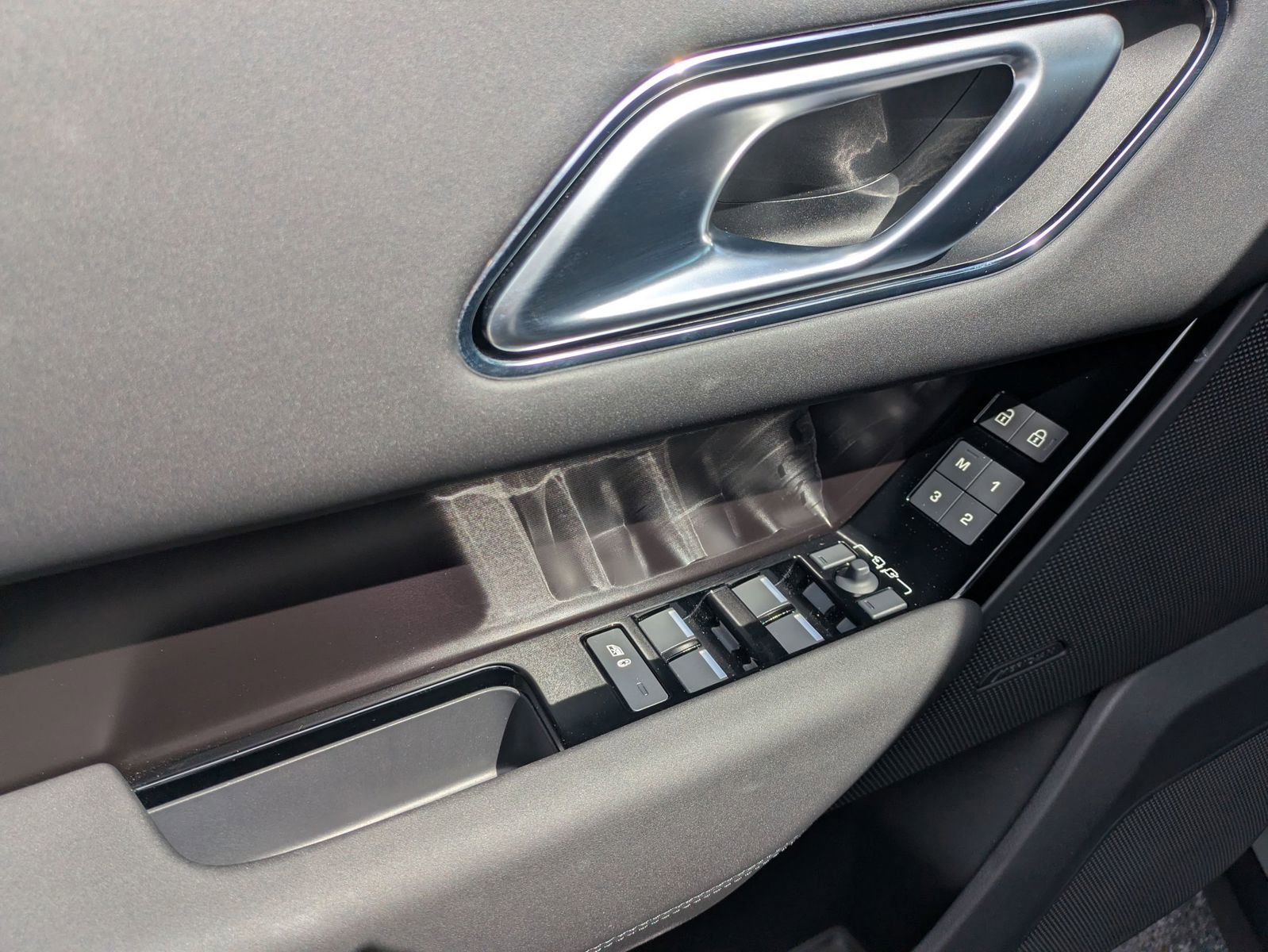 New 2026 Land Rover Range Rover Velar Dynamic SE image 13