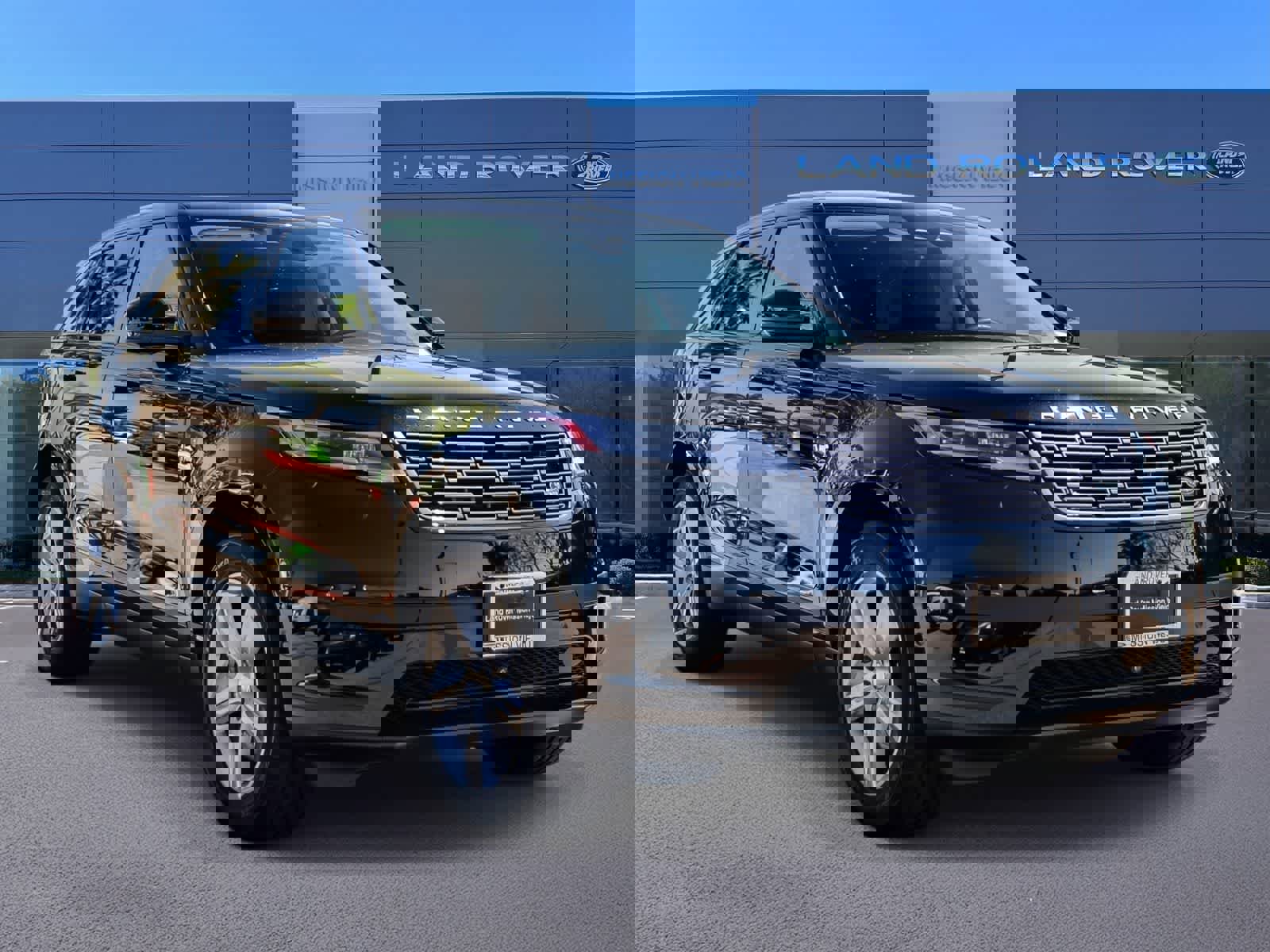 Used 2025 Land Rover Range Rover Velar S image 3