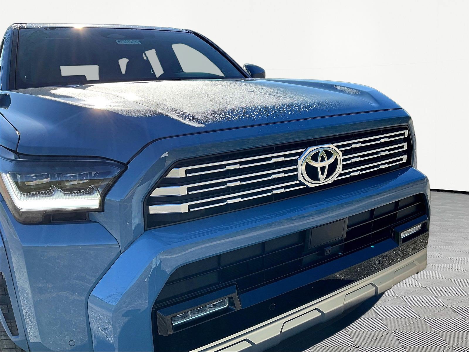 Used 2025 Toyota 4Runner Limited AWD/4WD image 33