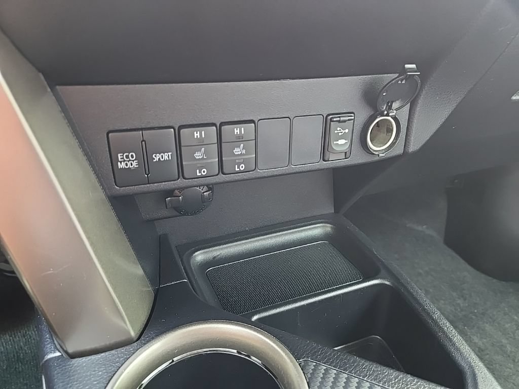 Used 2015 Toyota RAV4 Limited AWD/4WD image 46