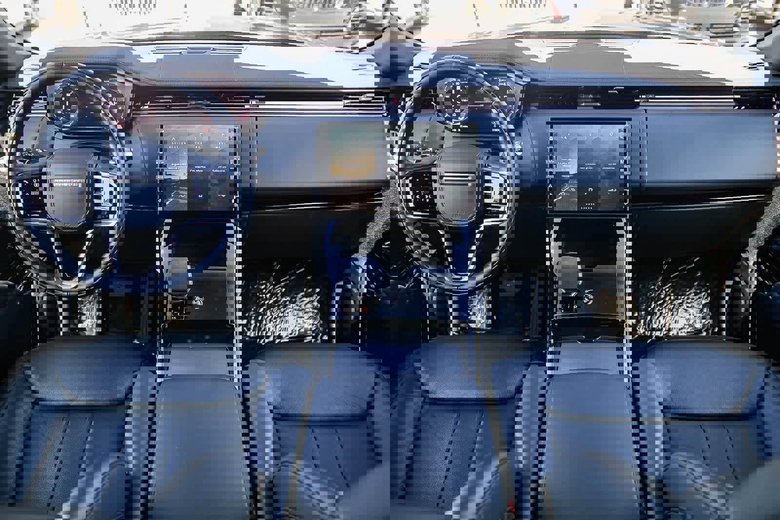 Used 2025 Land Rover Range Rover Sport image 12