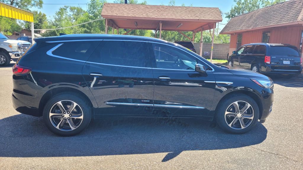 Used 2021 Buick Enclave Essence w/ Sport Touring Edition image 3