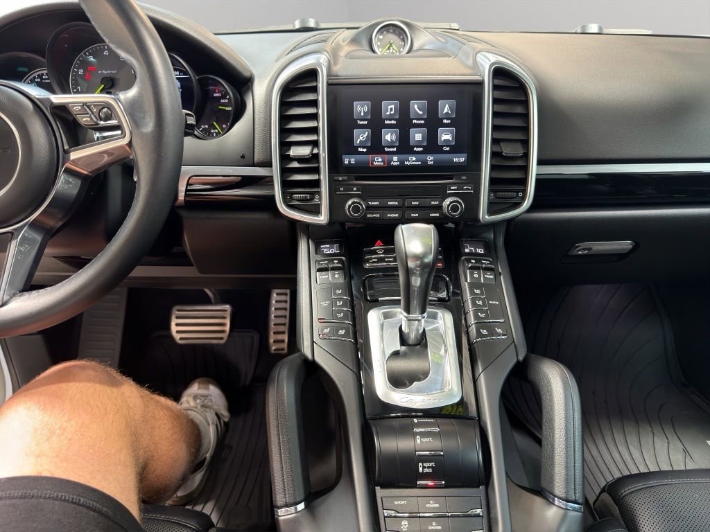 Used 2018 Porsche Cayenne S image 13