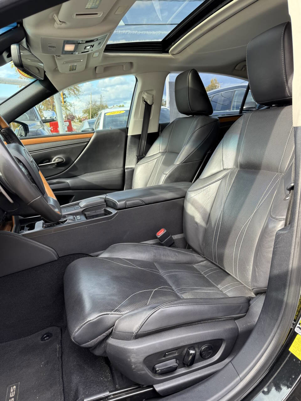 Used 2020 Lexus ES 300h w/ Luxury Package image 10