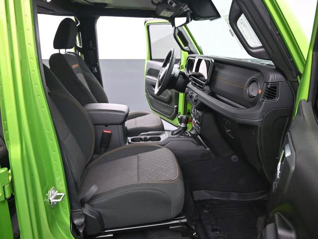 Used 2025 Jeep Gladiator Mojave w/ Safety Group image 18