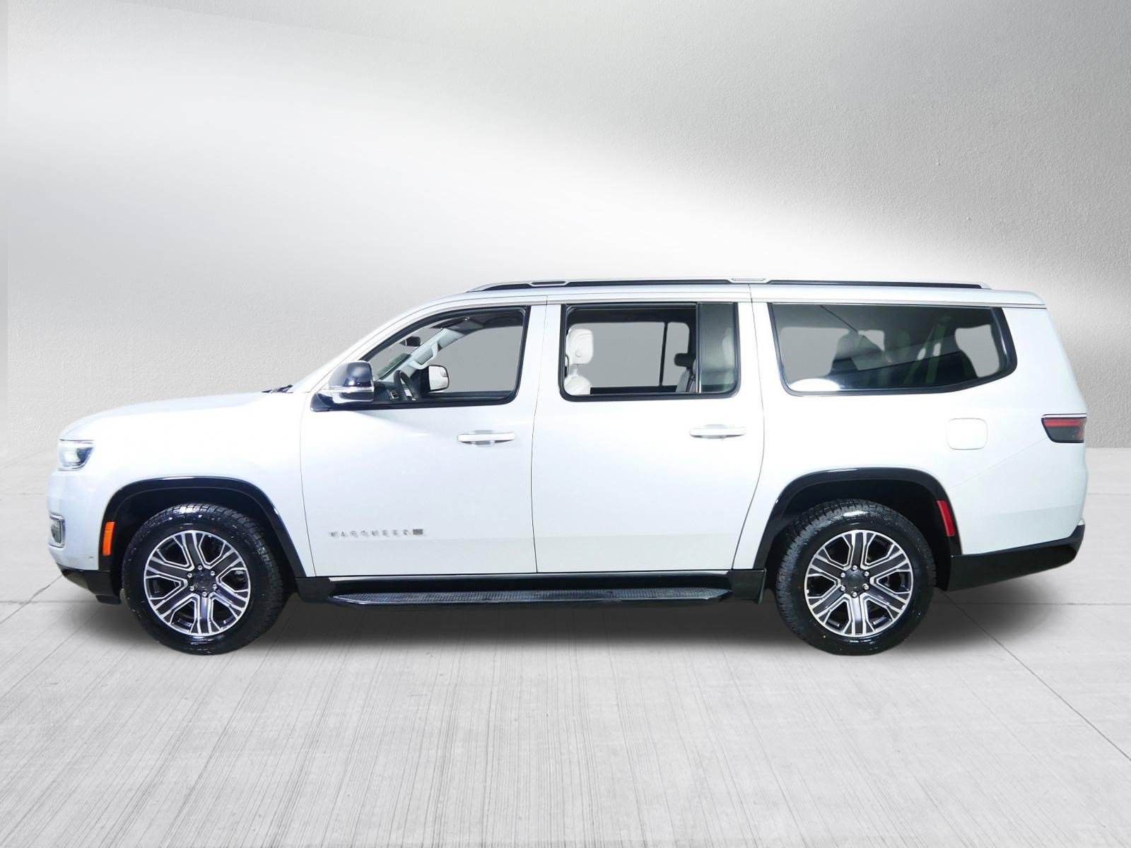 Used 2023 Jeep Wagoneer L Series II AWD/4WD image 4