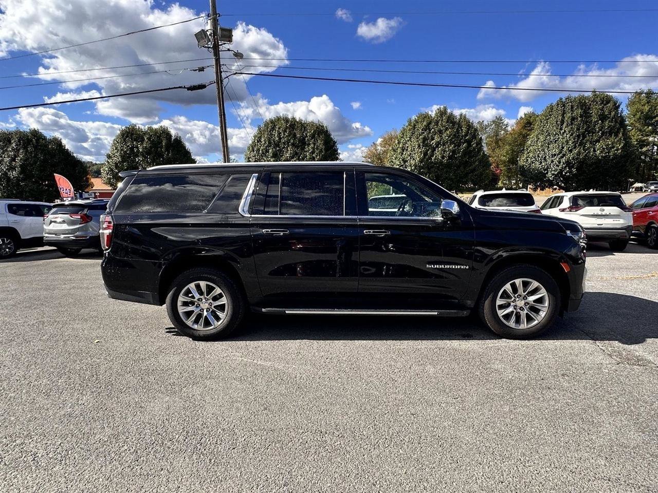Used 2021 Chevrolet Suburban Premier w/ Premium Package RWD image 4