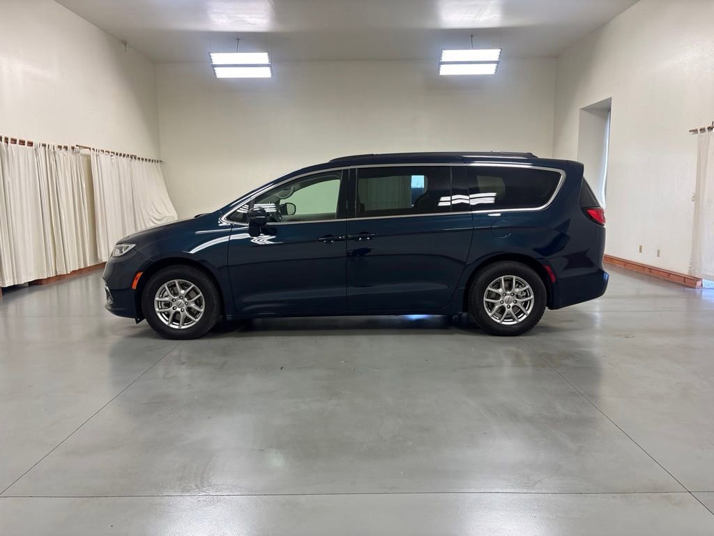 Used 2021 Chrysler Pacifica Touring FWD image 5