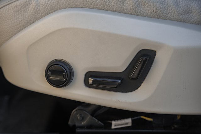 Certified 2024 Volvo XC60 B5 Plus w/ Climate Package image 33