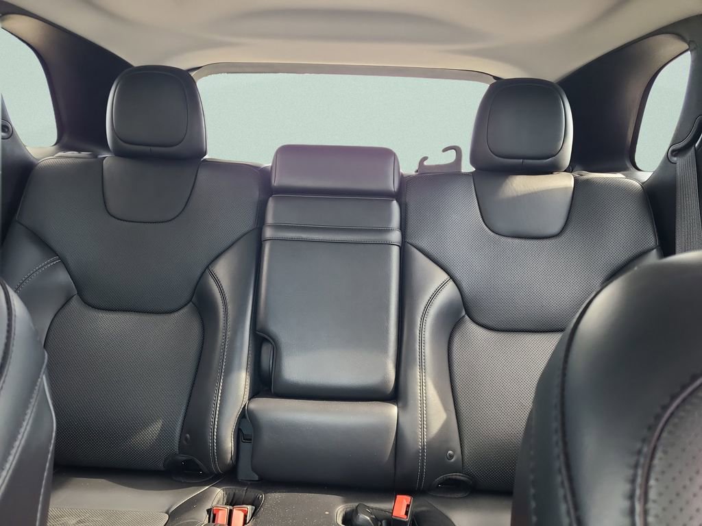 Used 2019 Jeep Cherokee Limited w/ Technology Group FWD image 10