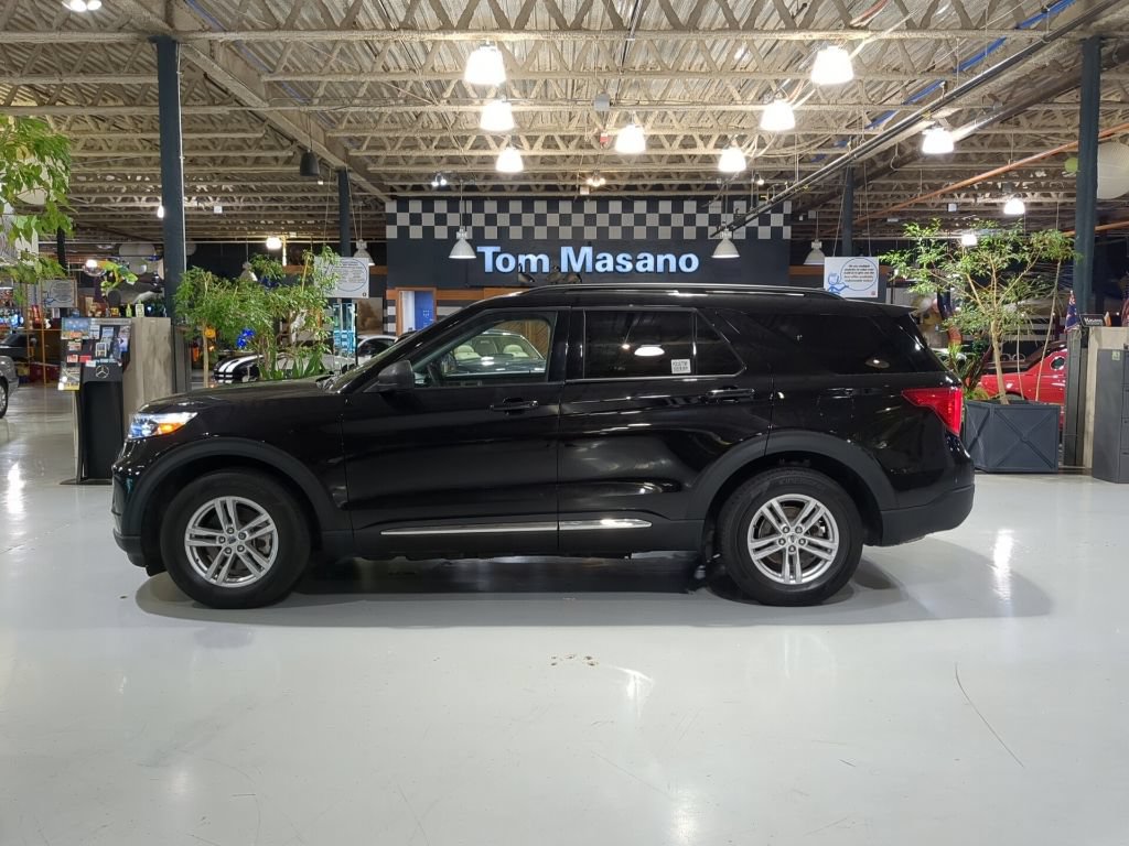 Used 2023 Ford Explorer XLT w/ Equipment Group 202A AWD/4WD image 12