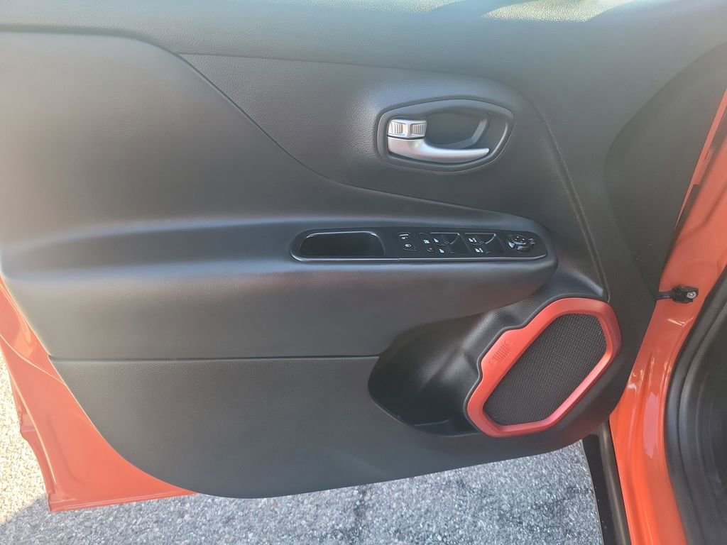 Used 2017 Jeep Renegade Trailhawk image 11