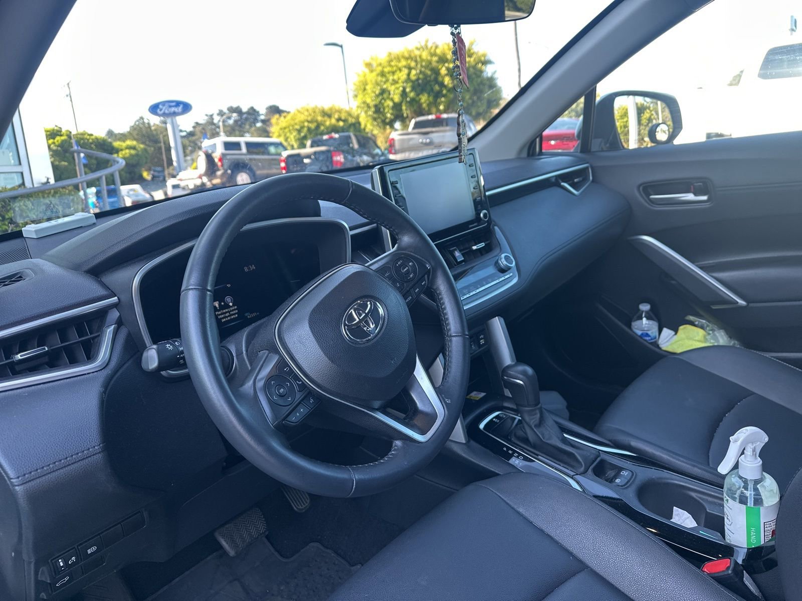 Used 2022 Toyota Corolla Cross XLE w/ Convenience Package AWD/4WD image 9